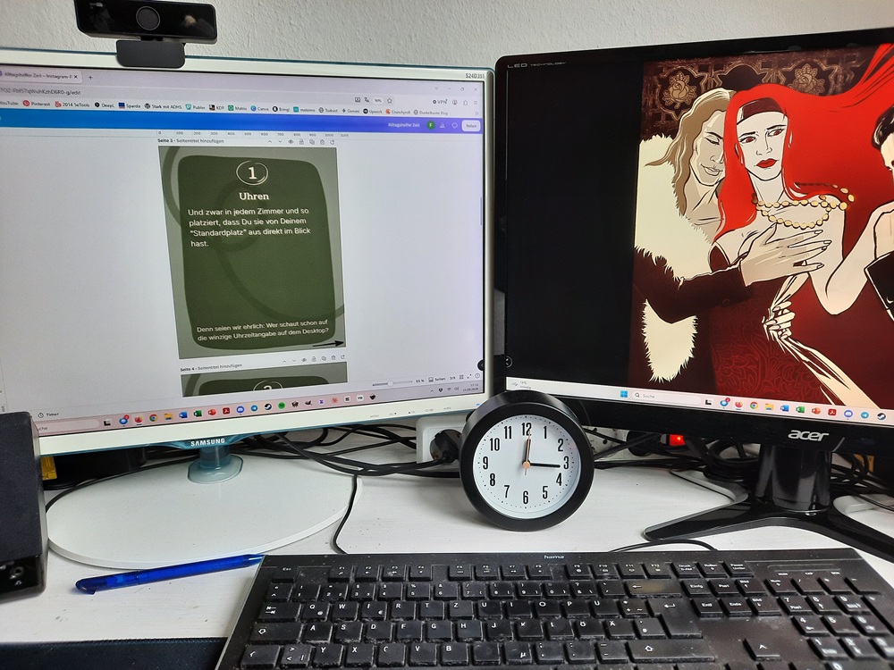 Hilfe bei Zeitblindheit: Ein Wecker vor zwei Computermonitoren.